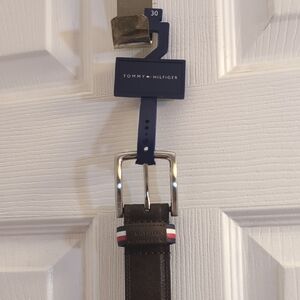 Tommy Hilfiger Dark Brown Leather Belt with Silver Buckle size 30 Nwt